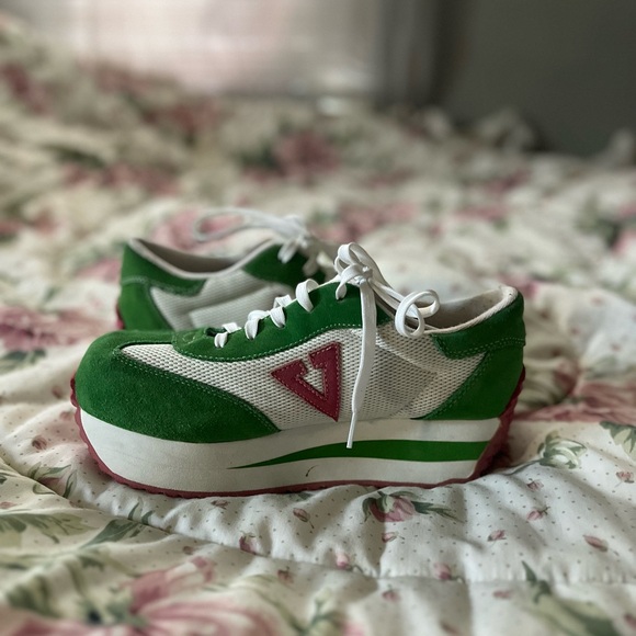Super cool Volatile green/pink platform sneakers! In a women’s size 10 :)) - Picture 6 of 7